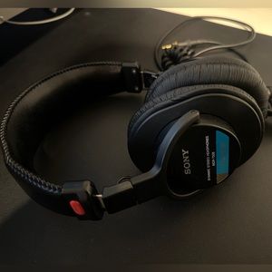 Sony MDR-7506 Dynamic Stereo Headphones